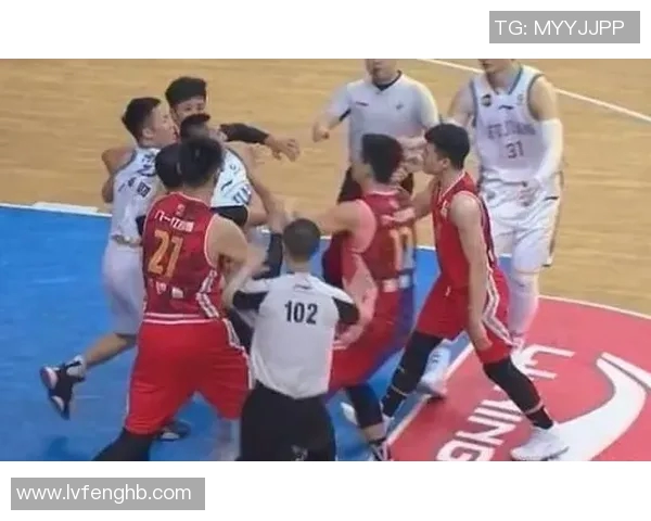 姚明称赞王治郅的篮球才华与职业精神引发广泛关注与讨论 姚明称赞王治郅的篮球才华与职业精神引发广泛关注与讨论