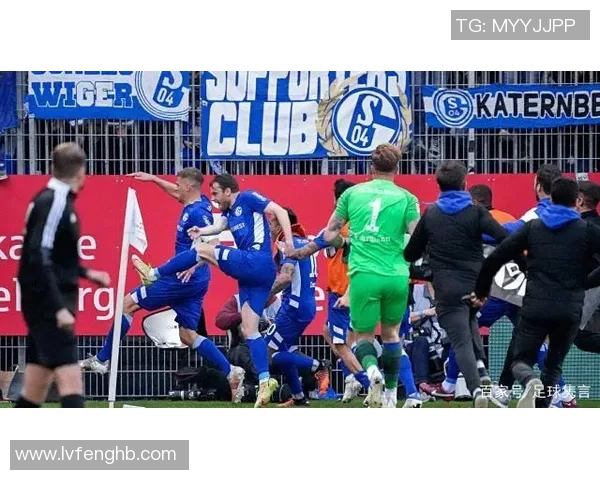 柏林联队与沙尔克04德甲比赛提前结束闷平收场德甲悬念未定 柏林联队与沙尔克04德甲比赛提前结束闷平收场德甲悬念未定